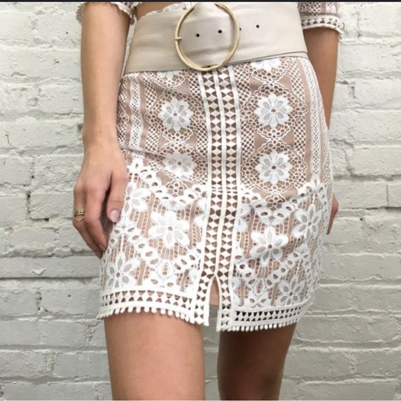 UEC FOR LOVE & LEMONS IVORY WHITE BOHO LACE OVERLAY MINI SKIRT SZ M - Picture 1 of 10
